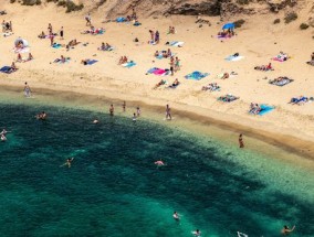 西班牙岛屿“有崩溃的危险”，并向英国人发出紧急请求